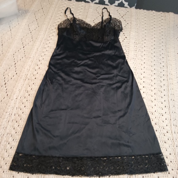 vassarette Other - SILKY Vtg VASSARETTE Satin NYLON Dress SLIP‎ Lace Top & Bottom USA Sz 32 F Read